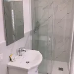 בית אירוח 98 House