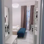 98 House בית אירוח