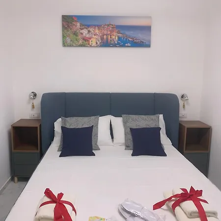 Homestay 98 House La Spezia